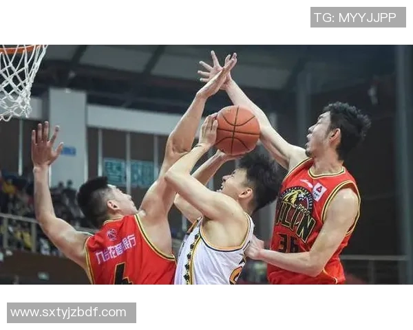 中国男篮强势出击迎战中国香港全力争胜展现团队实力与拼搏精神 中国男篮强势出击迎战中国香港全力争胜展现团队实力与拼搏精神