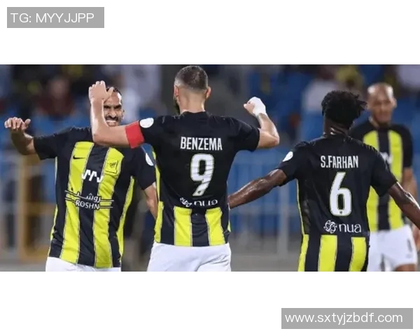 吉达阿赫利与棉衣的激烈对决展现足球魅力与团队精神的巅峰对抗